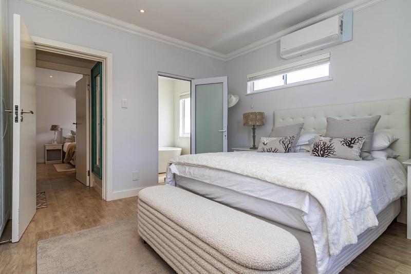 4 Bedroom Property for Sale in Sandbaai Western Cape